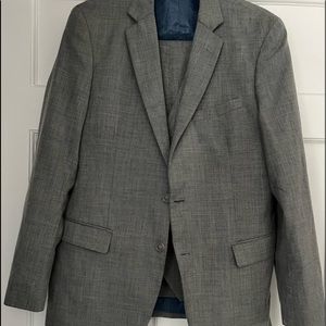 Light gray suit. 3 pieces. Only worn once in gray condition
